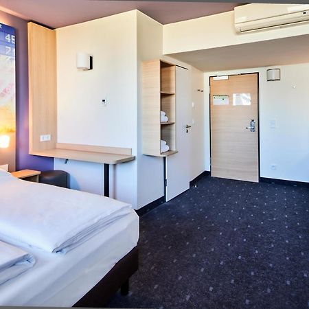พรีเมียร์ คลาส แฟรงเฟิร์ต แอร์พอร์ต Hotel Frankfurt am Main ภายนอก รูปภาพ