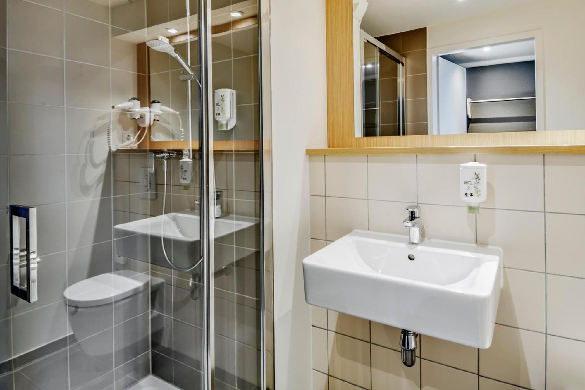 พรีเมียร์ คลาส แฟรงเฟิร์ต แอร์พอร์ต Hotel Frankfurt am Main ภายนอก รูปภาพ
