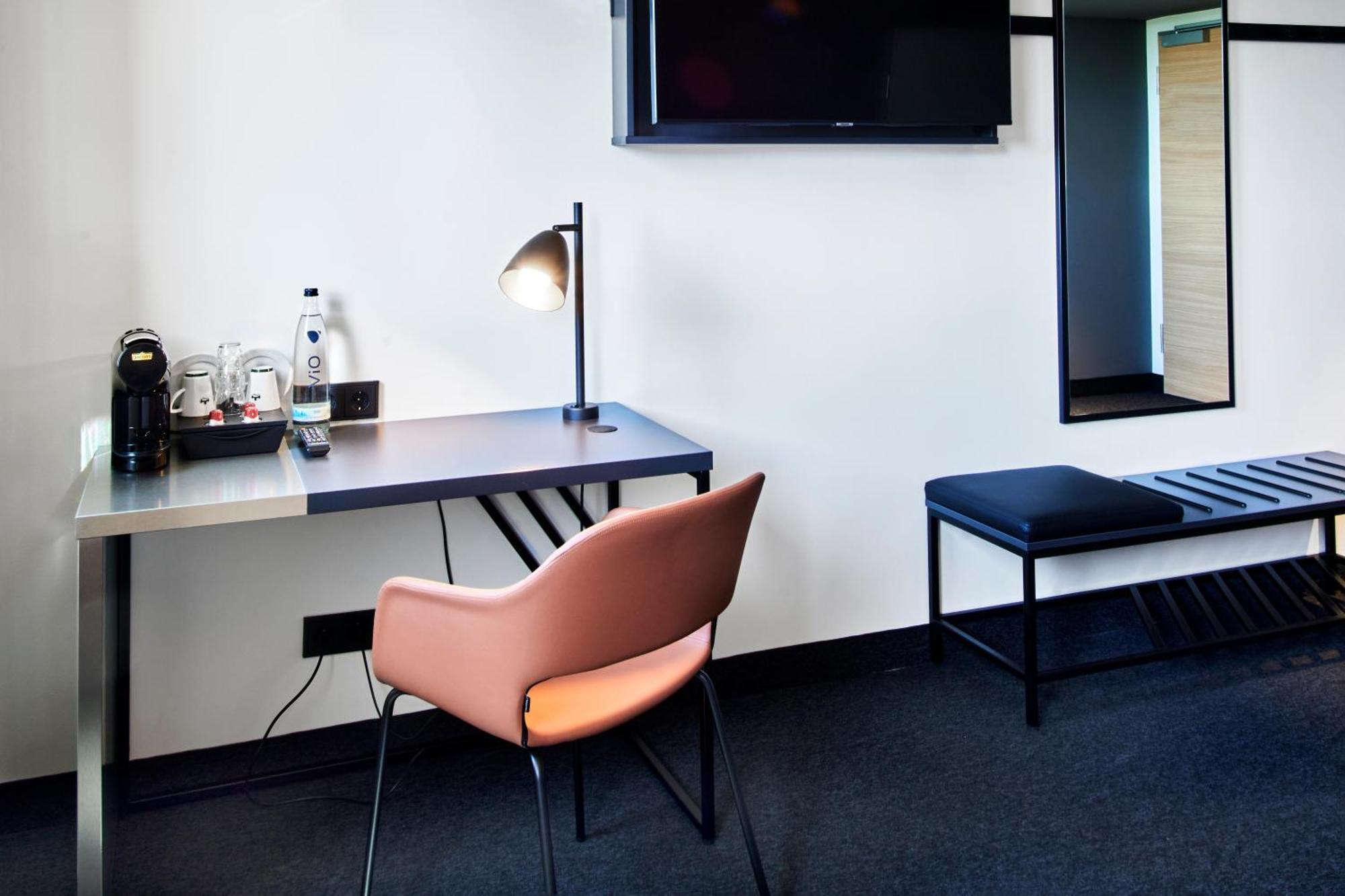 พรีเมียร์ คลาส แฟรงเฟิร์ต แอร์พอร์ต Hotel Frankfurt am Main ภายนอก รูปภาพ