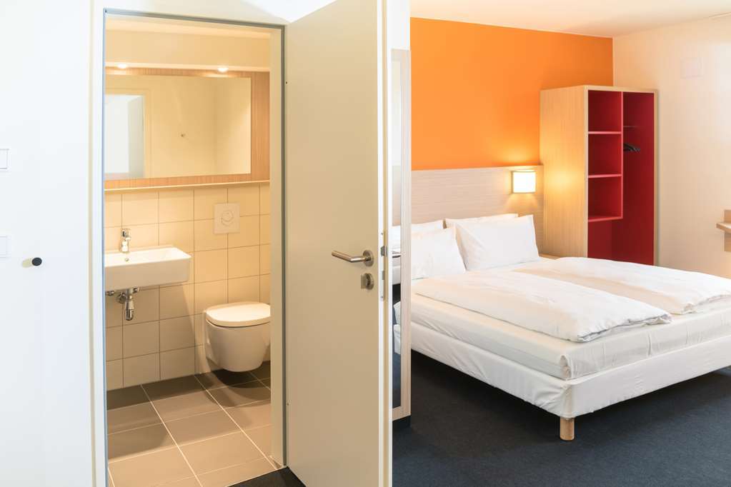 พรีเมียร์ คลาส แฟรงเฟิร์ต แอร์พอร์ต Hotel Frankfurt am Main ภายนอก รูปภาพ
